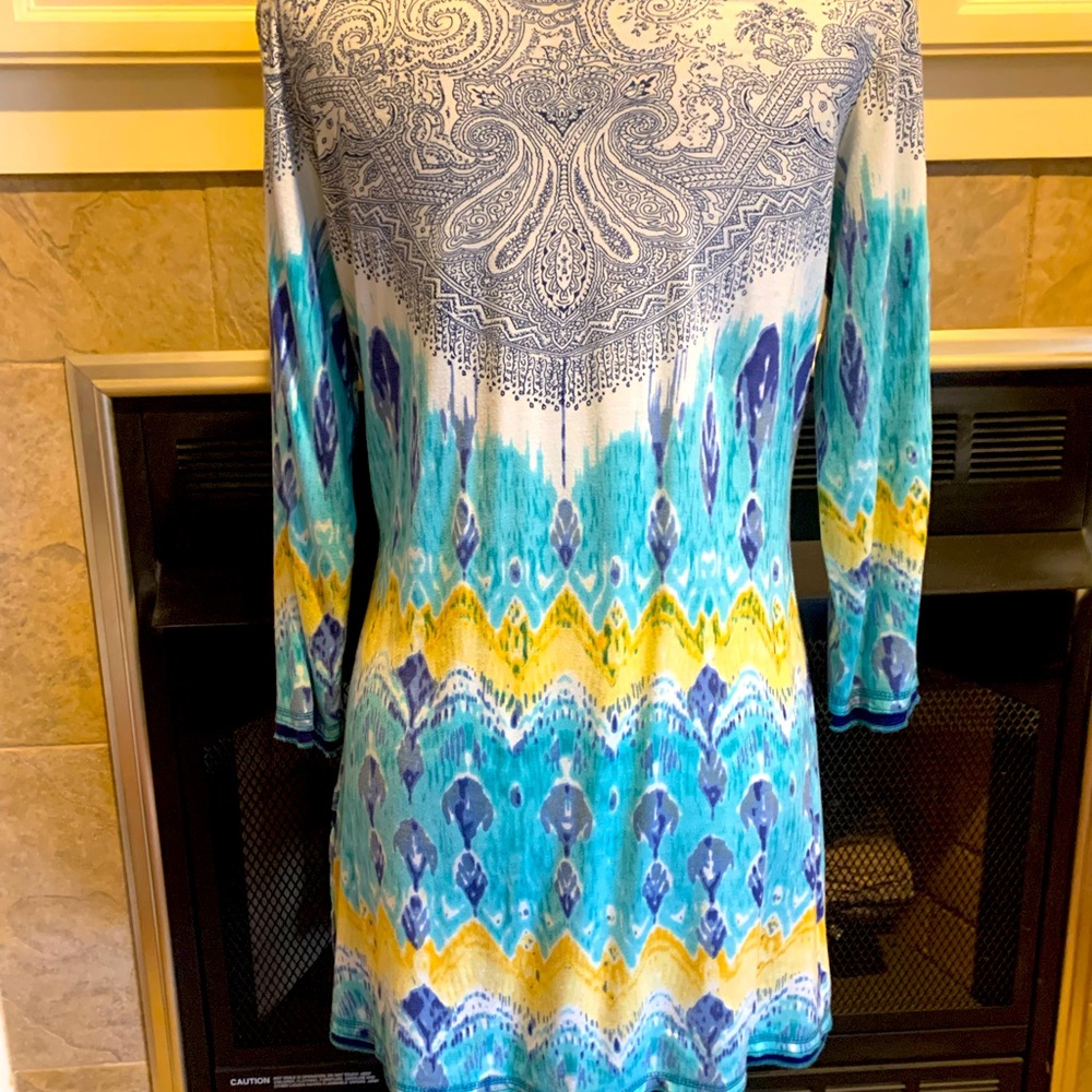 Size small. Super soft, great for summer into fall.